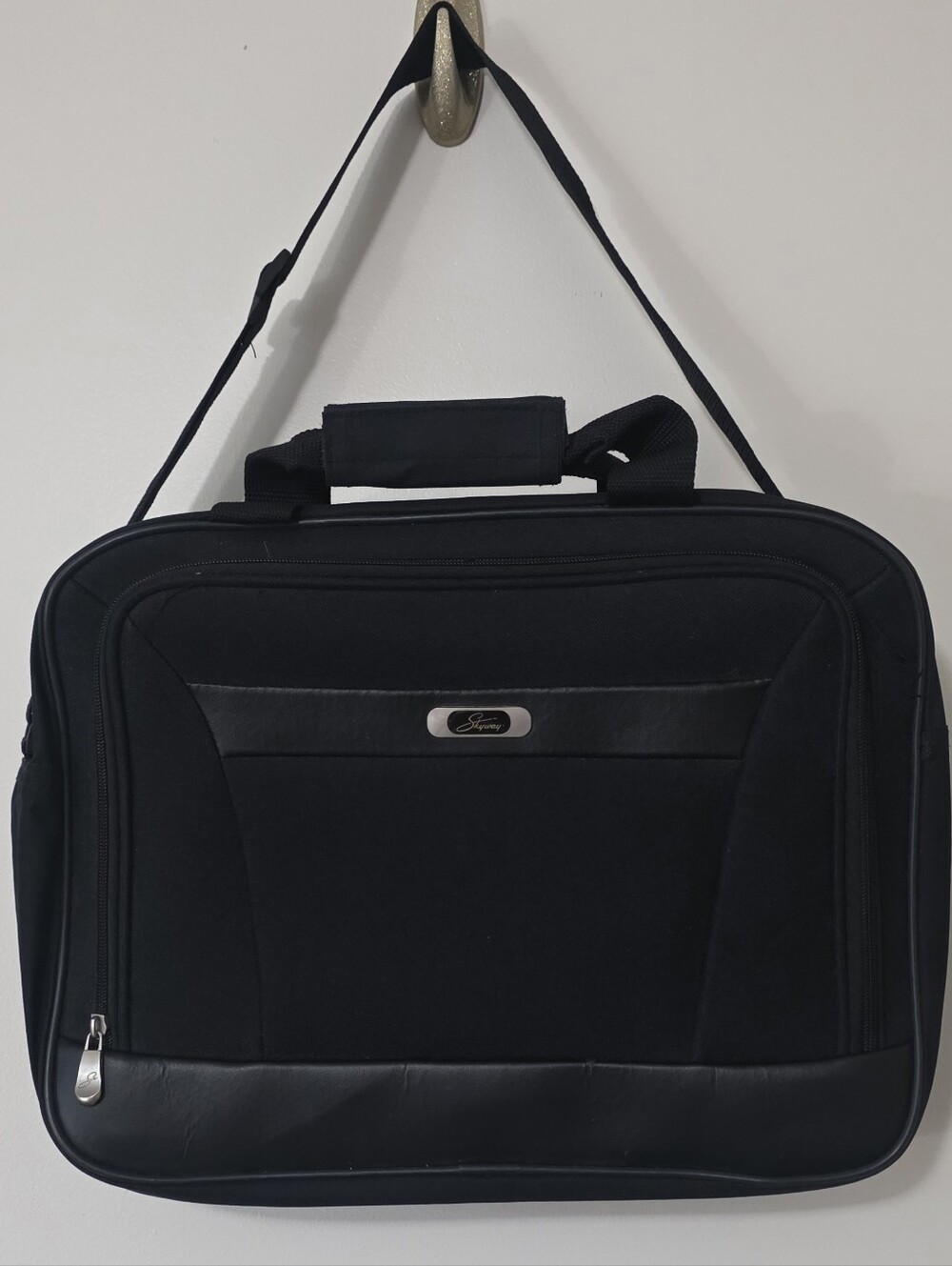 Black Skyway Briefcase Style Laptop & Carry On Travel Bag Business Core Office